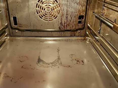 Backofen, nachdem nachgereinigt wurde
